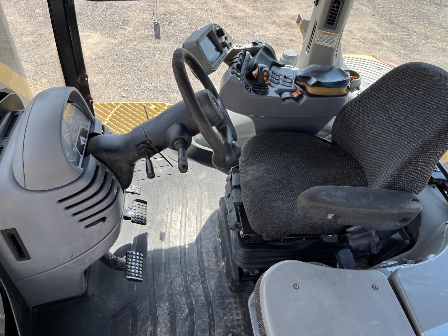 ./imagenes/INVOICE/2019/16553/TRACTOR SOBRE ORUGAS CATERPILLAR CHALLENGER MT855 (30).JPG